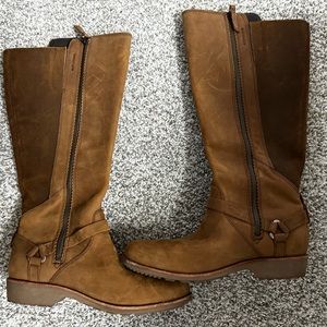 Women’s size 9 Teva boots